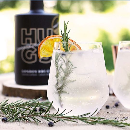 HUGS - LONDON DRY GIN